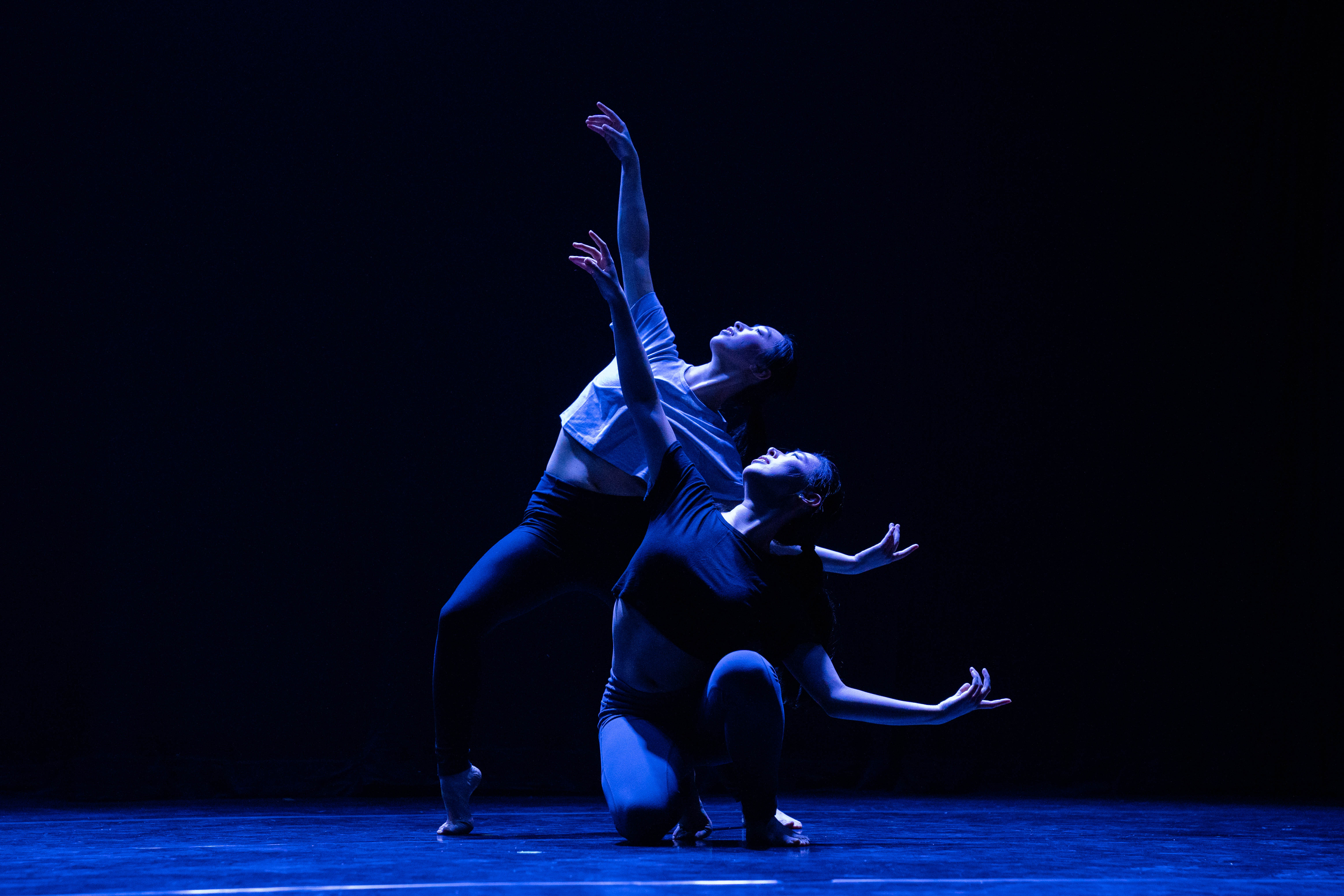 2 dancers in blue